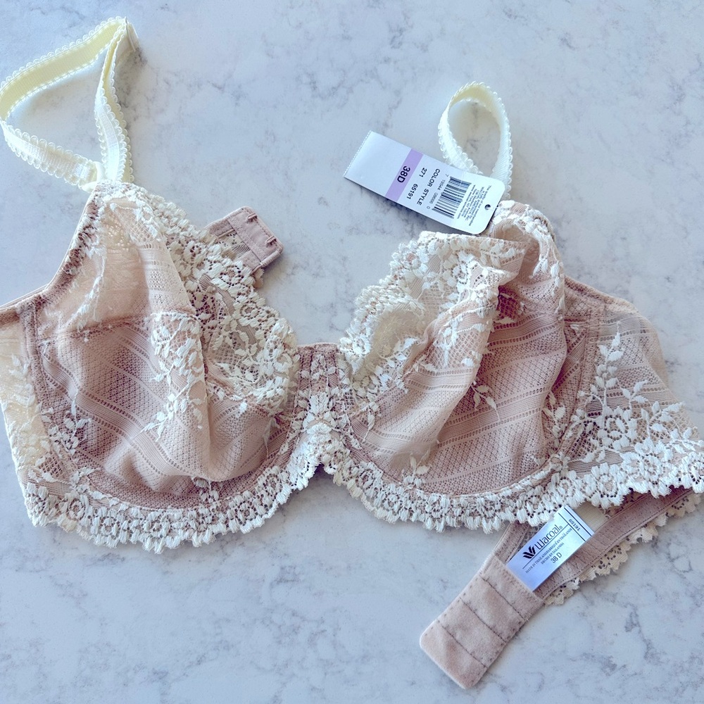 NWT Wacoal Cream and Tan Lace Underwire Bra